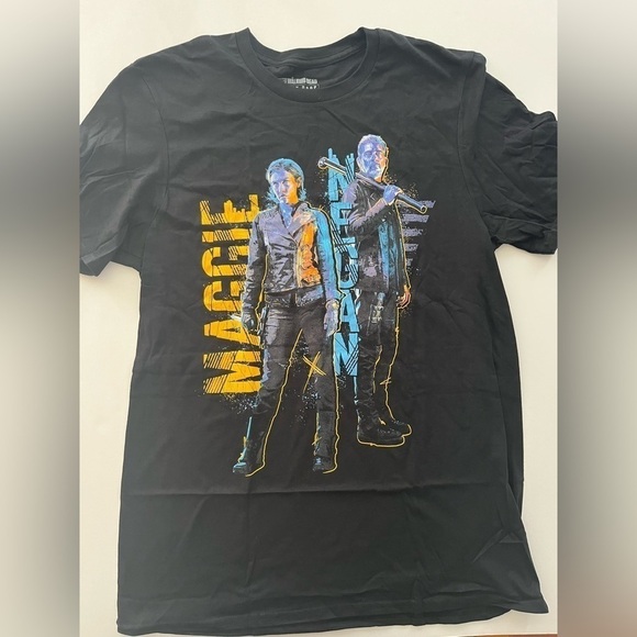 SUPPLY DROP EXCLUSIVE WALKING DEAD CITY NEGAN & MAGGIE T SHIRT - Picture 1 of 3